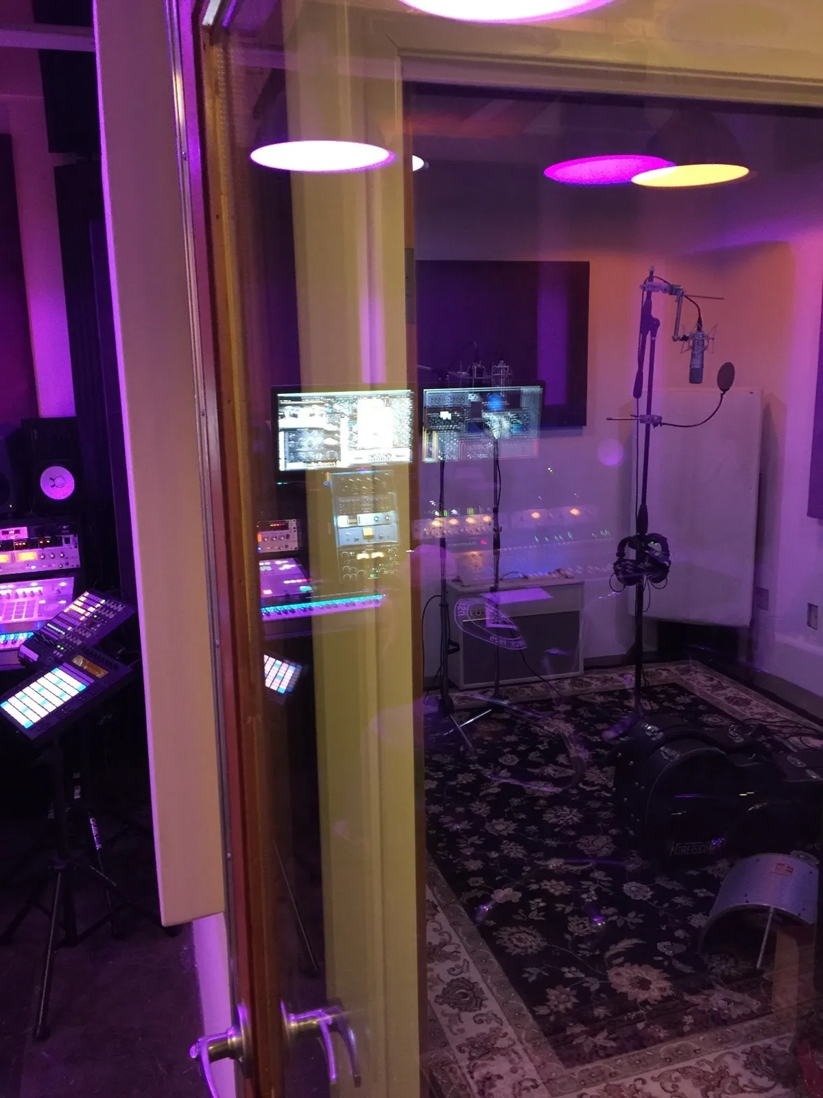 Best Vibe Upscale West LA Recording Studio|Engineer included
