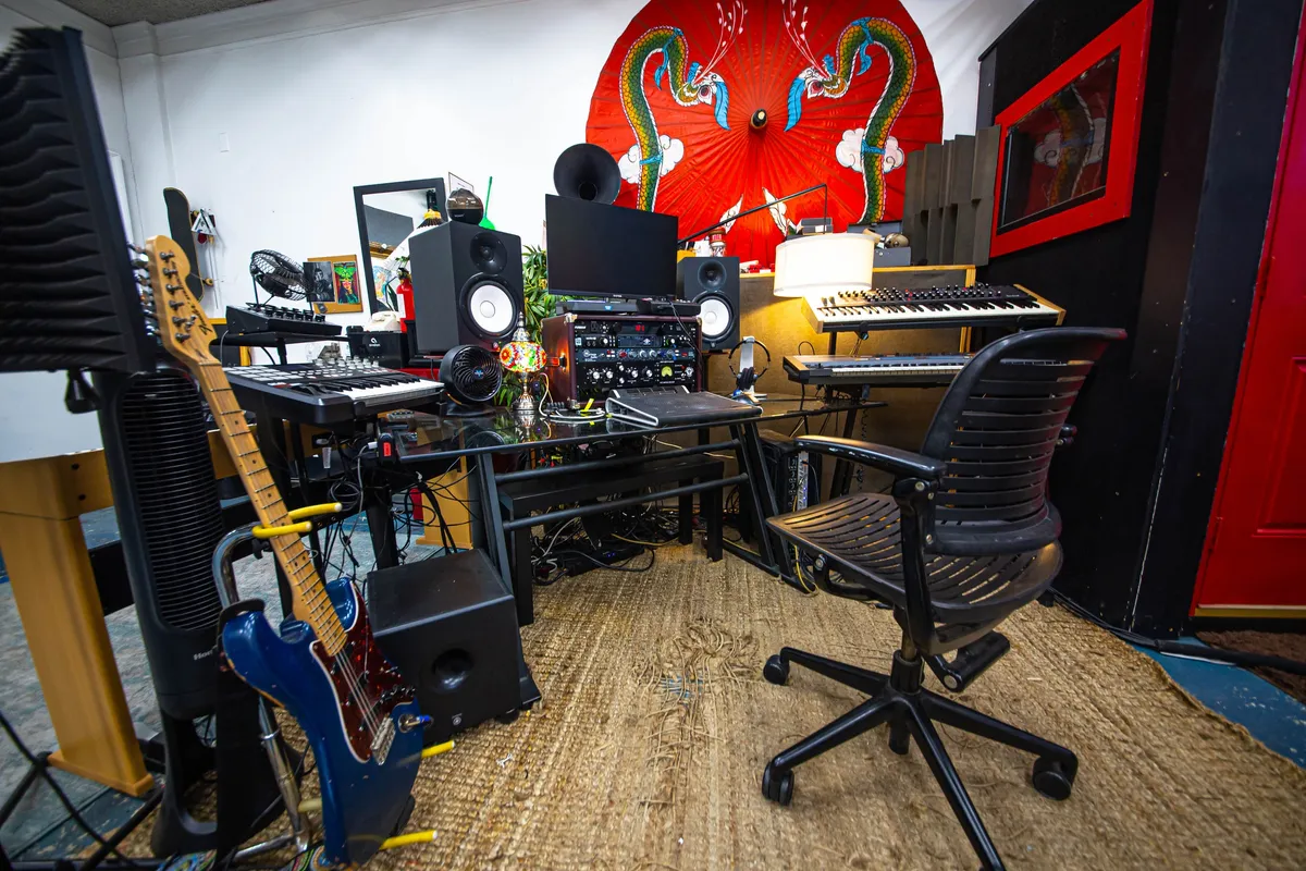 CREATIVE DLTA WAREHOUSE STUDIO - photo/video/music + more
