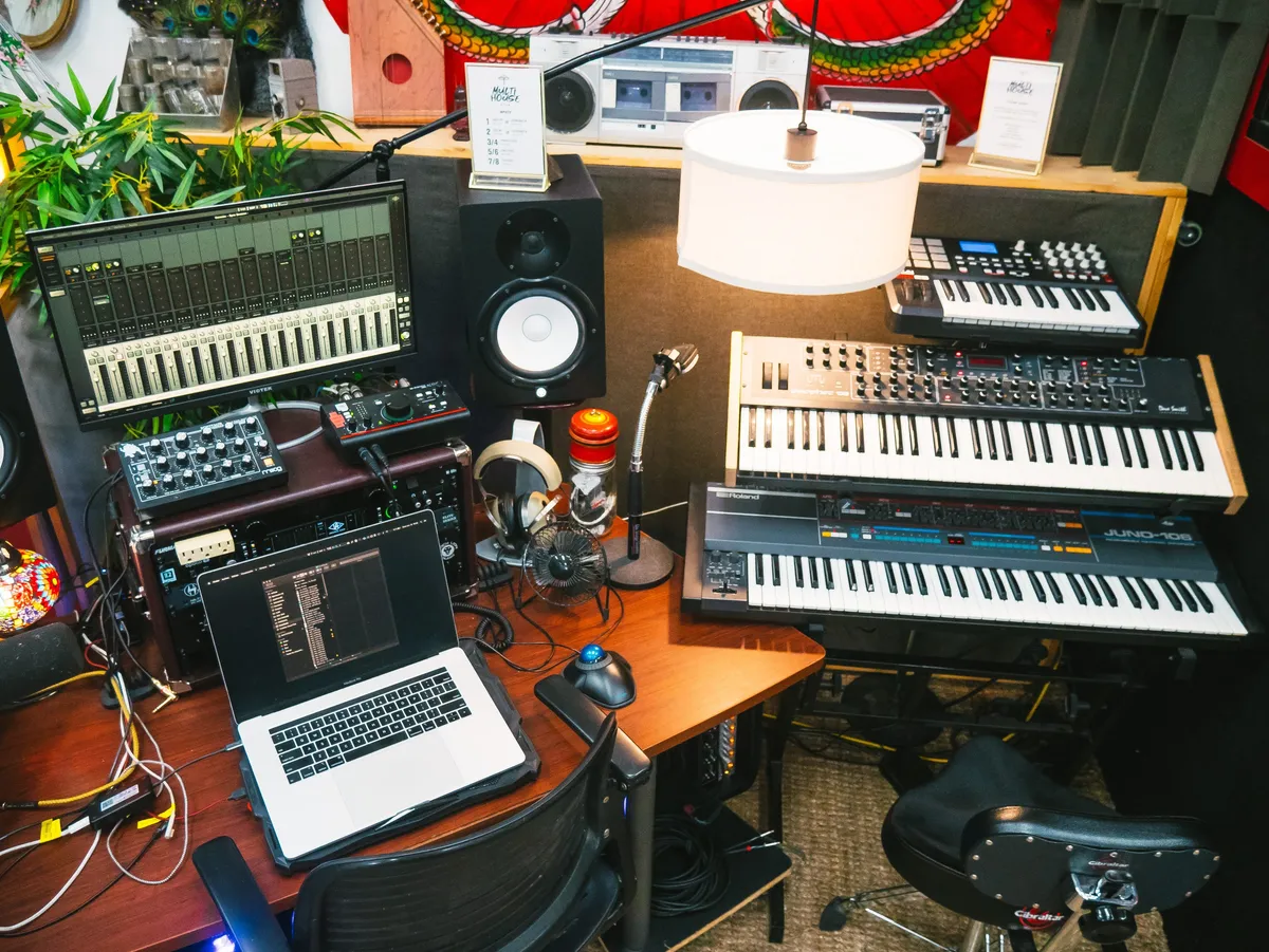 CREATIVE DLTA WAREHOUSE STUDIO - photo/video/music + more