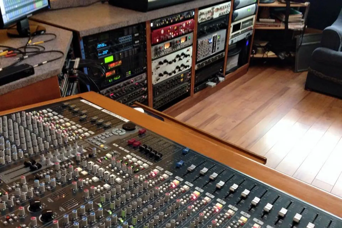 Estudio fabrica de Exitos Mexico