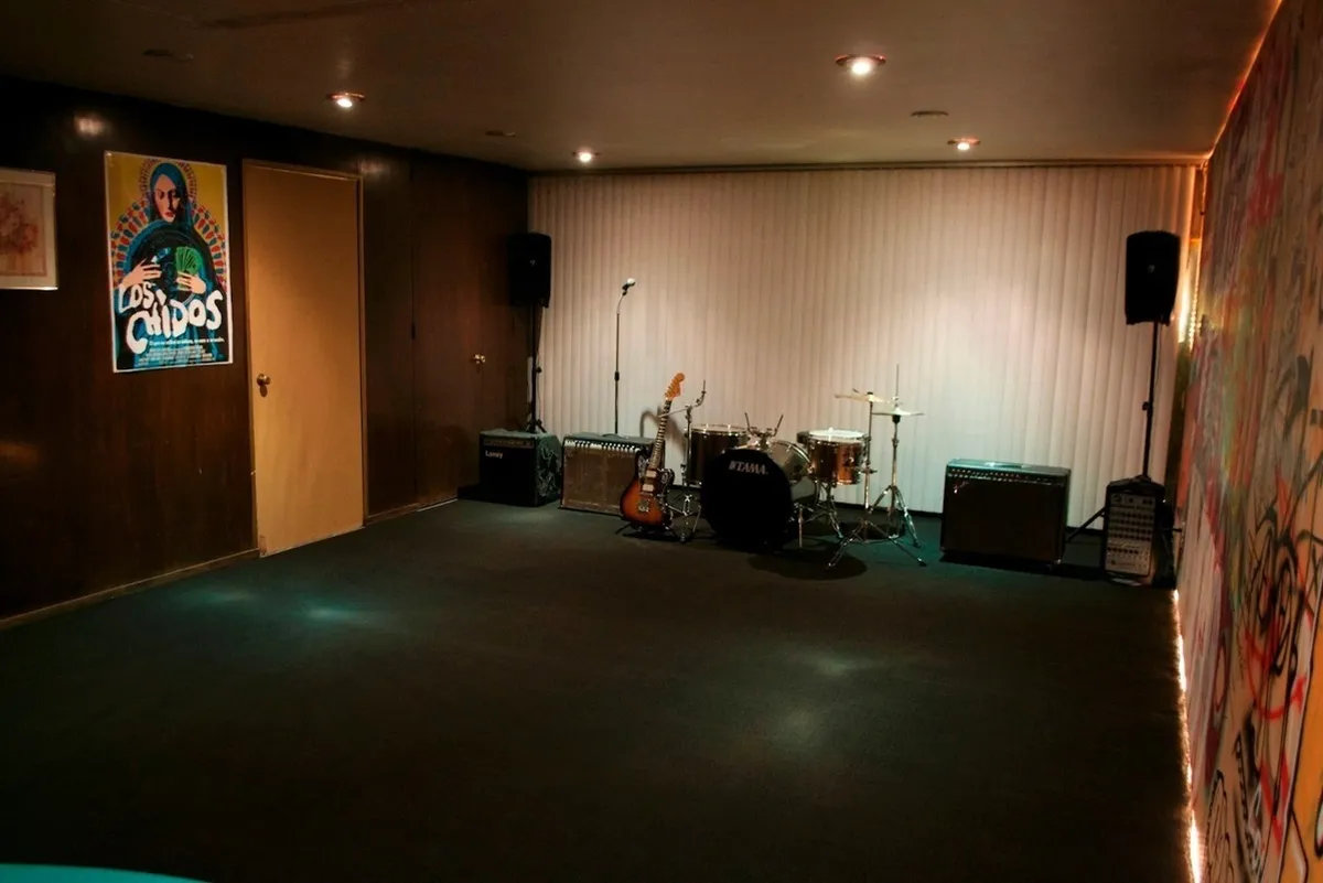 Estudios Locomotora, Cuarto de ensayo !