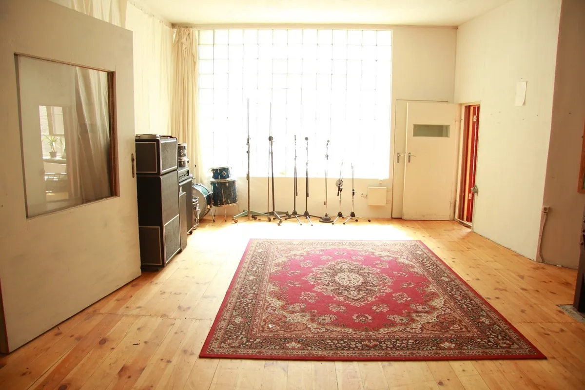 Golden Retriever Recording Studio