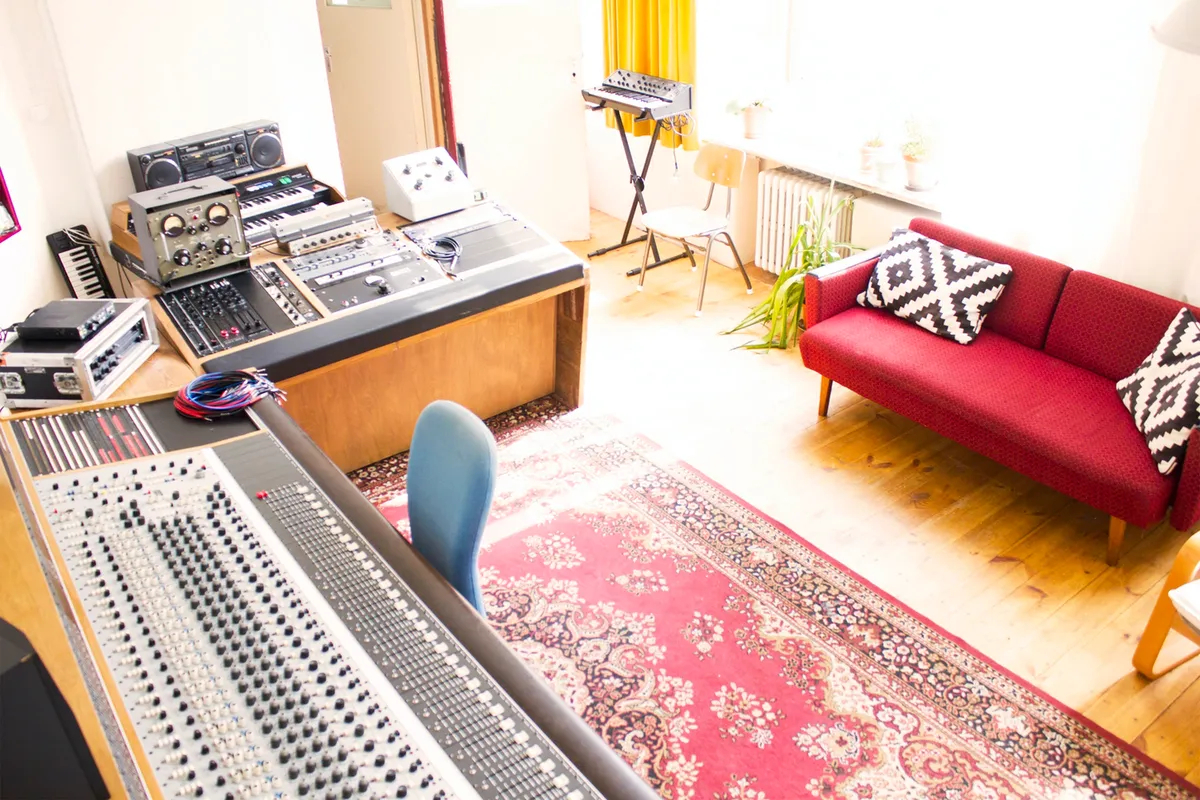 Golden Retriever Recording Studio