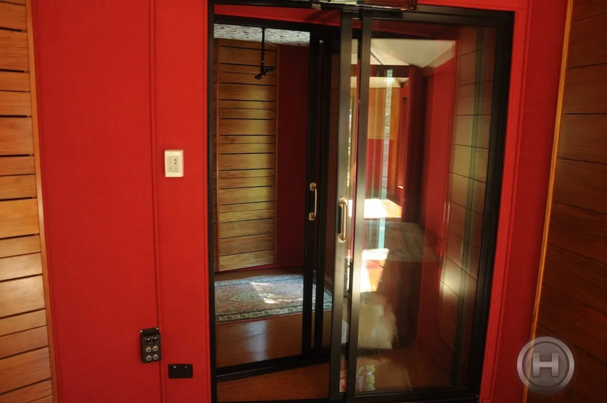 Heliport Studios (Studio B)