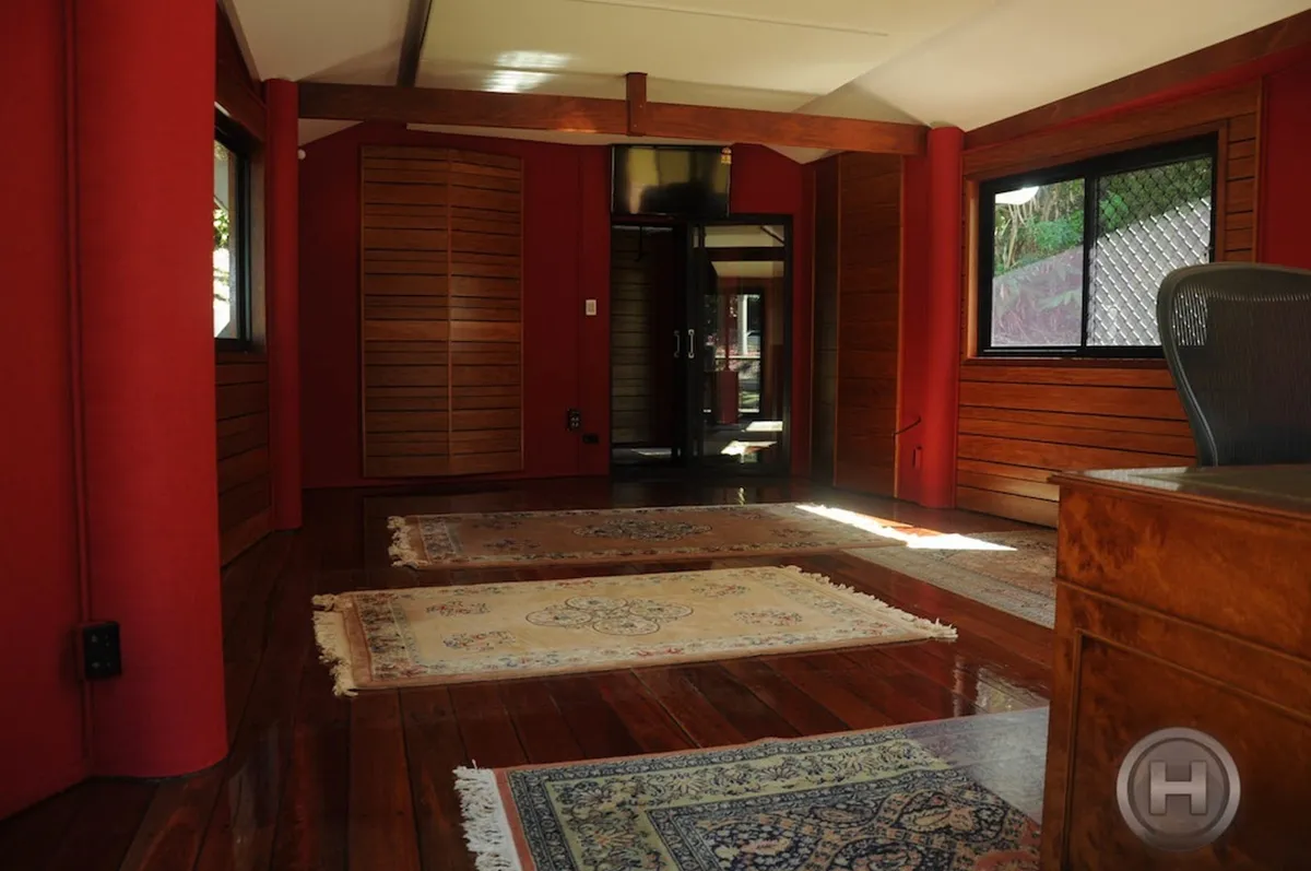 Heliport Studios (Studio B)