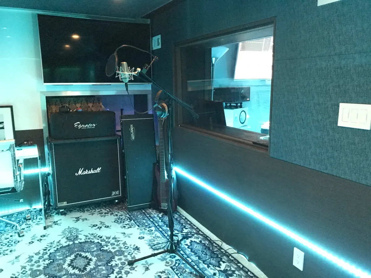 Hollywood Oasis Studio