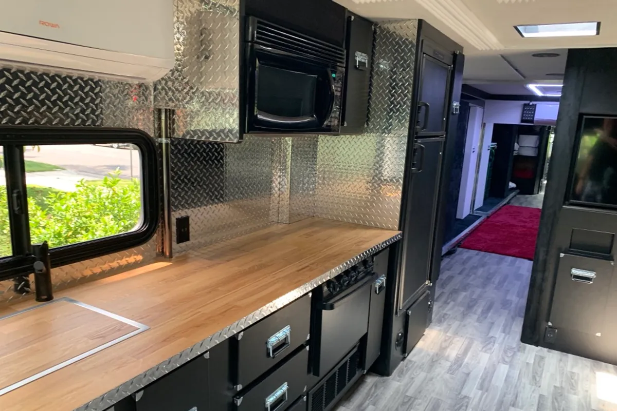 LAGOODVIBE SOLAR STUDIO (Mobile Studio)