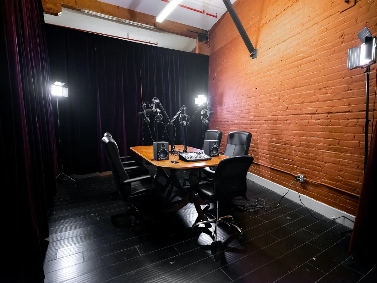 Loft Podcast DTLA - Li Media Studio