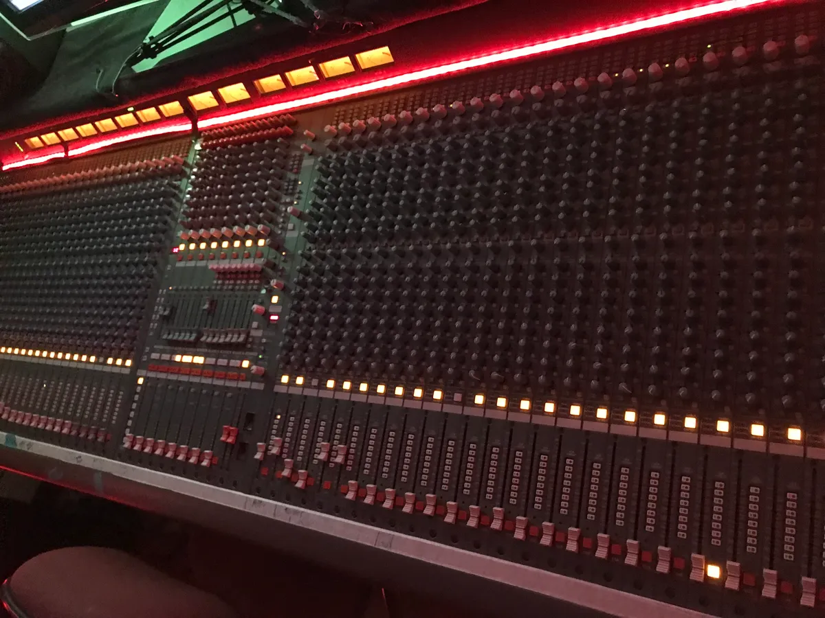 Multi Platinum Studio and Mixing Engineer Block Free Hour