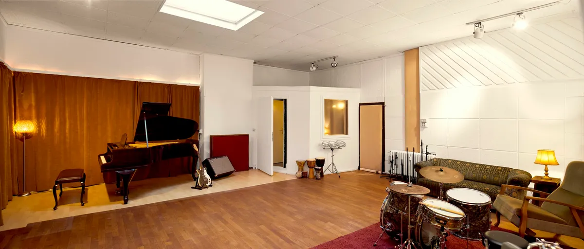 Neon Nursery Studios - Berlin