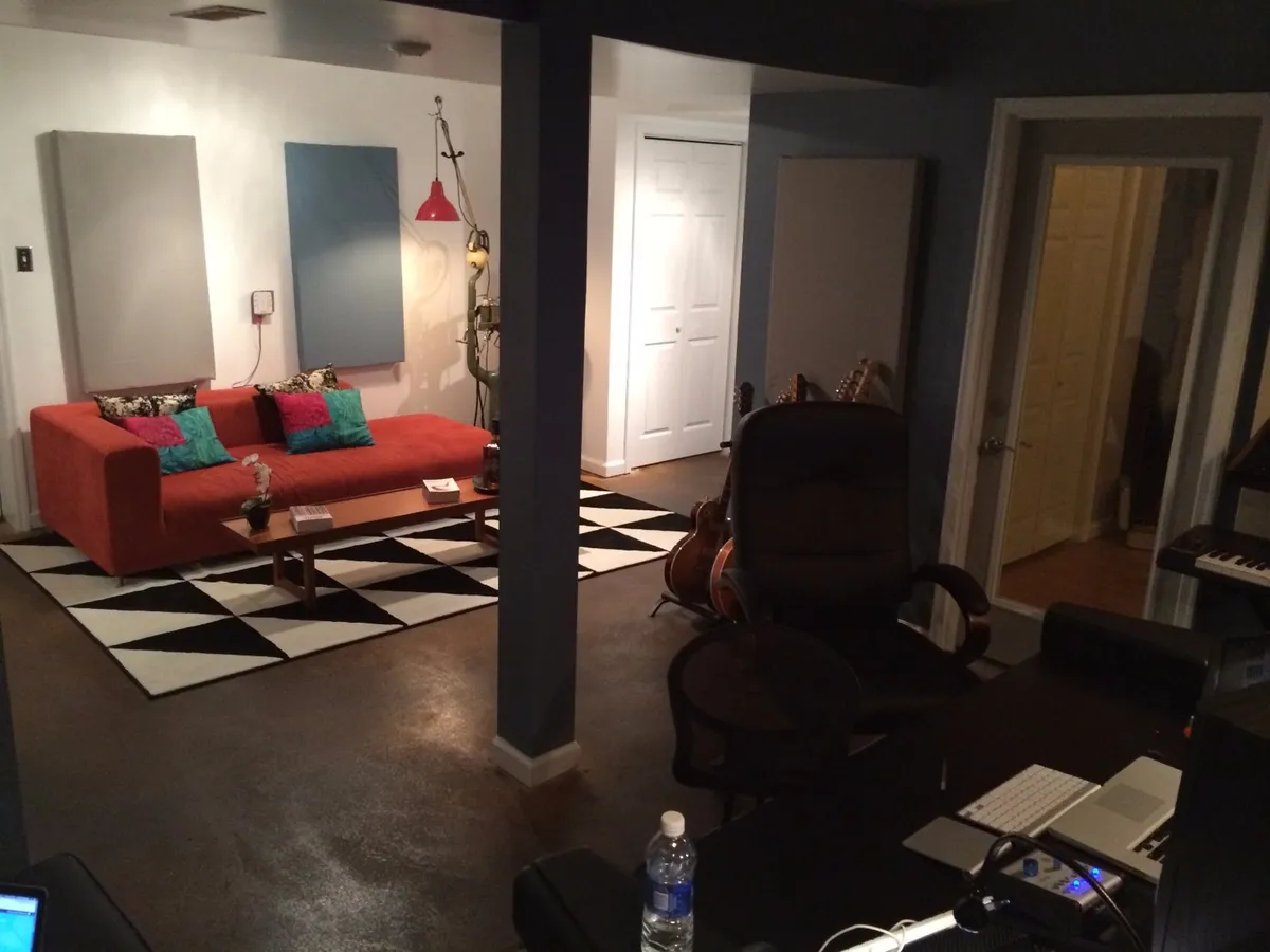 POP PRODUCTION STUDIO / ROOM & BOARD!