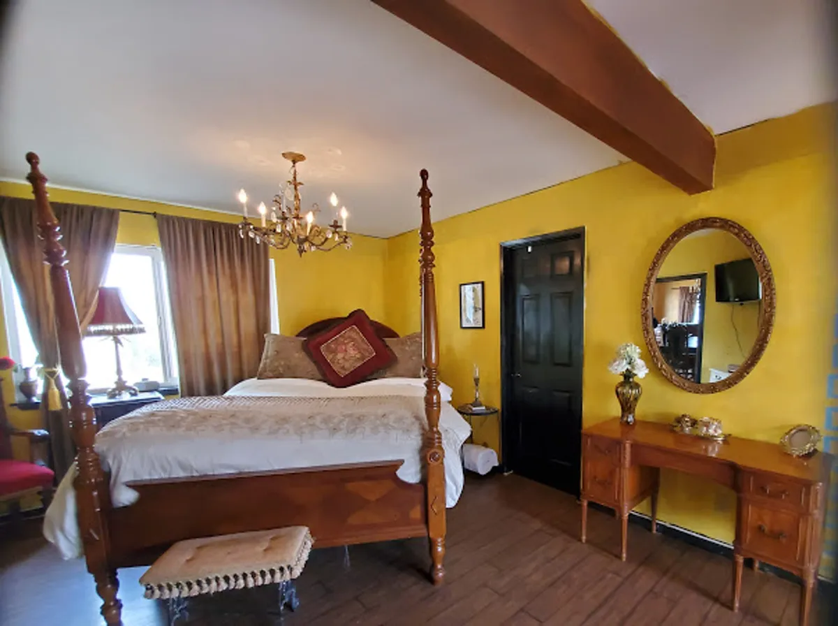 R&B Rockin'Ranch, Pioneertown, CA entire estate w/privacy!