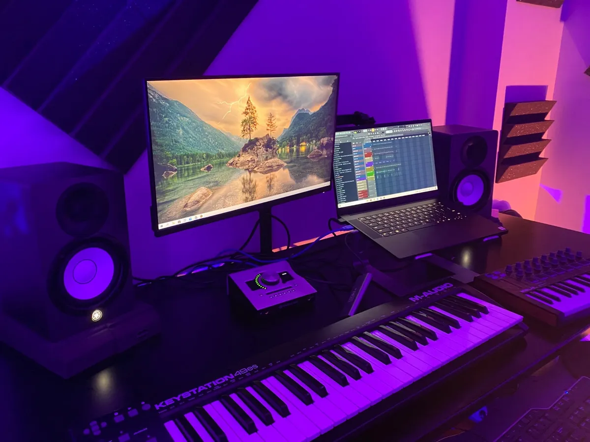 Radio Te Quema Studios (Neumann u87)