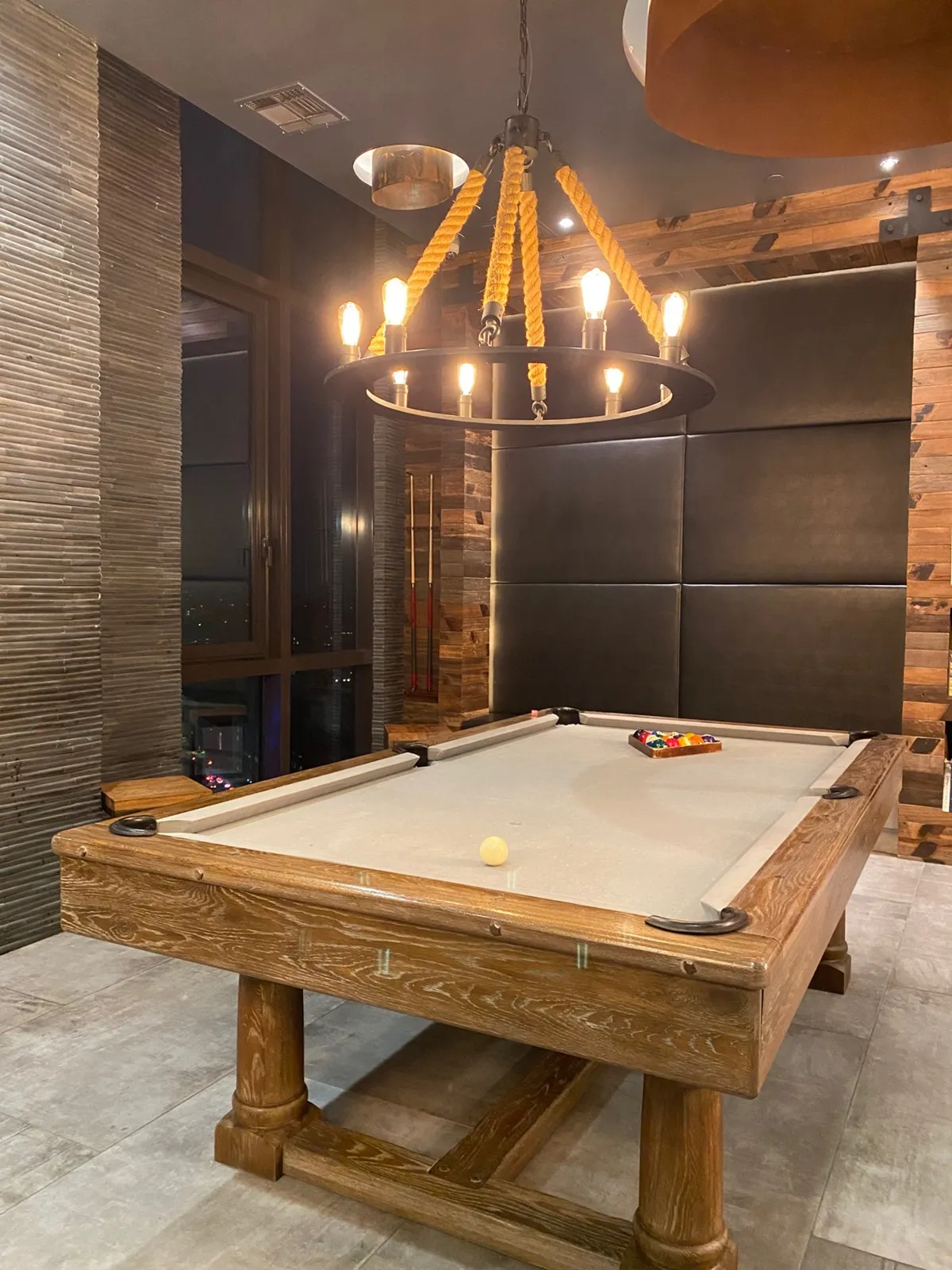 Radio Te Quema Studios (Neumann u87)