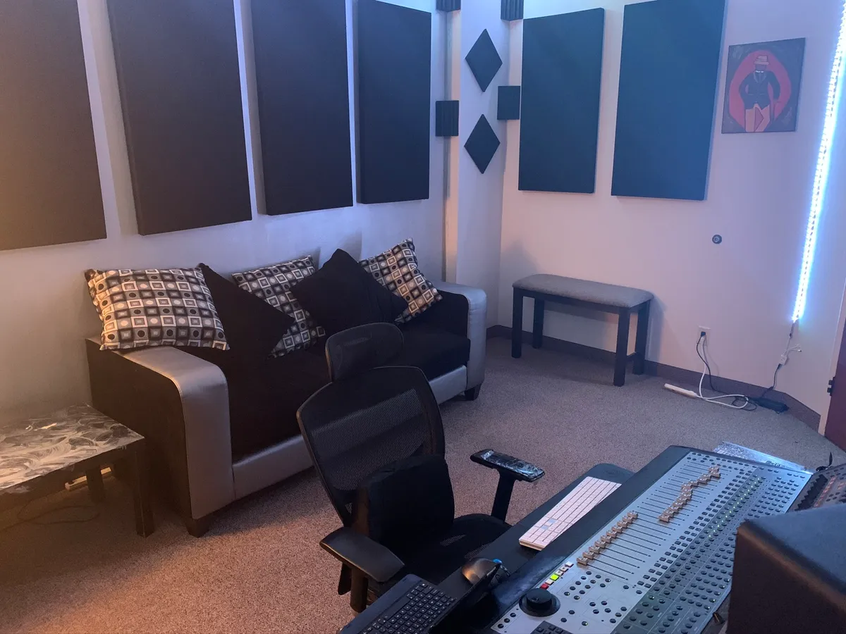 Right Vibe Entertainment Studio