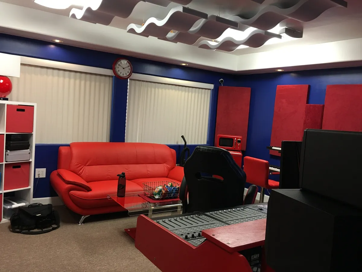 Studio 9ine 2wenty One