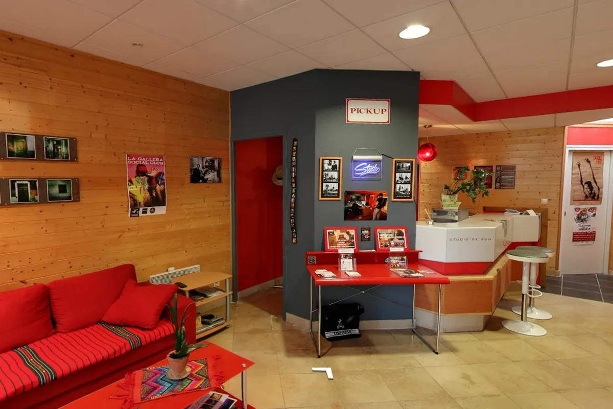 Studio Pickup (Accommodations Available)