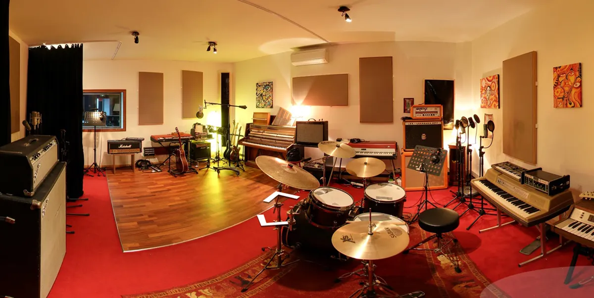 Studio Pickup (Accommodations Available)