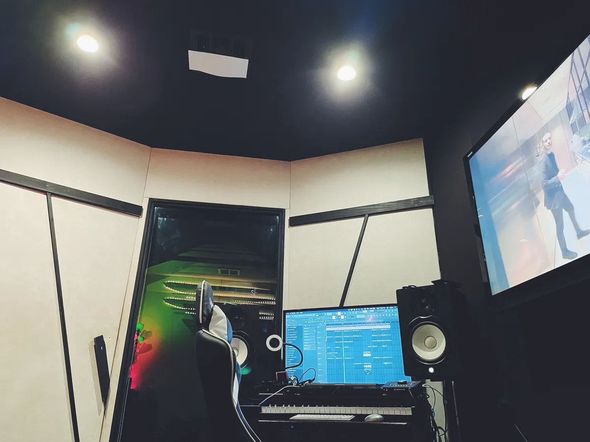 T0nik Cre8tor Studio (C Room)