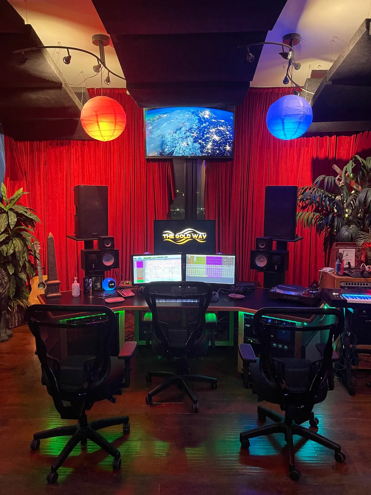 The Gold Wav A Room (Burbank)