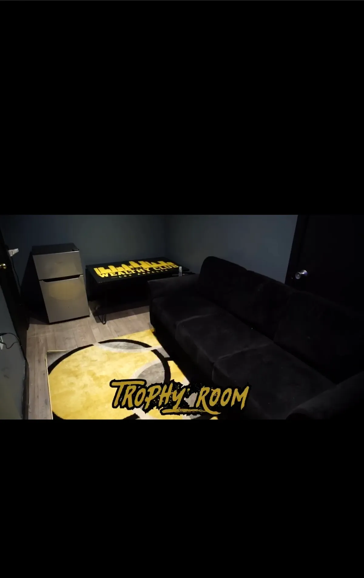 Wealthy club studios (Trophy room)