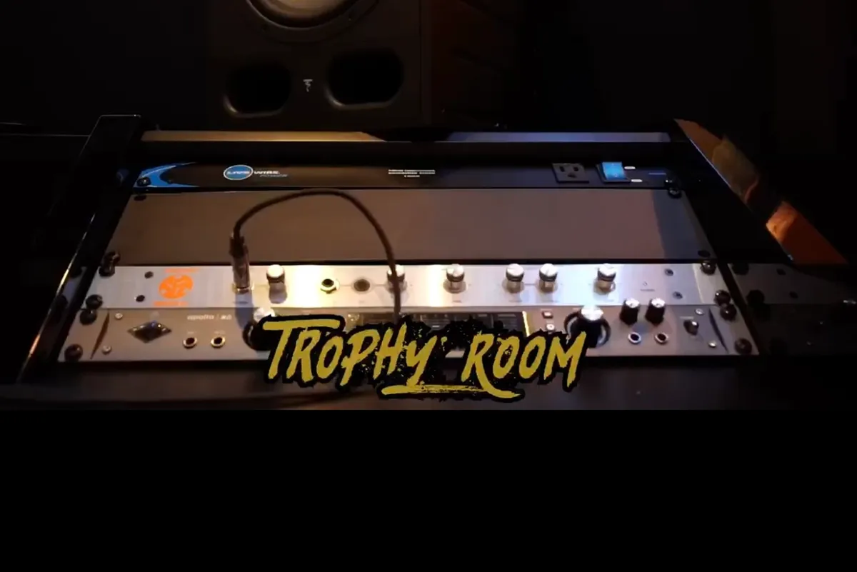 Wealthy club studios (Trophy room)